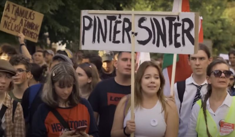 Kétségbeesett húzáshoz folyamodnak Orbán emberei a brutális tanárhiány miatt