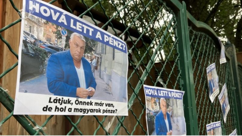 Orbán házánál kérték számon az ellopott pénzeinket