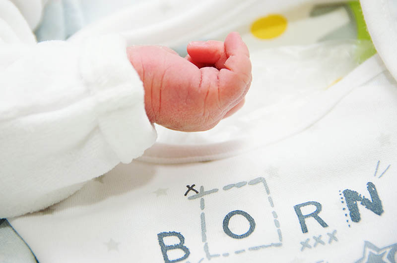 Brutális különbség: majdnem 2000-rel kevesebb a születések, mint a halálozások száma – Hiába a kormány erőlködése