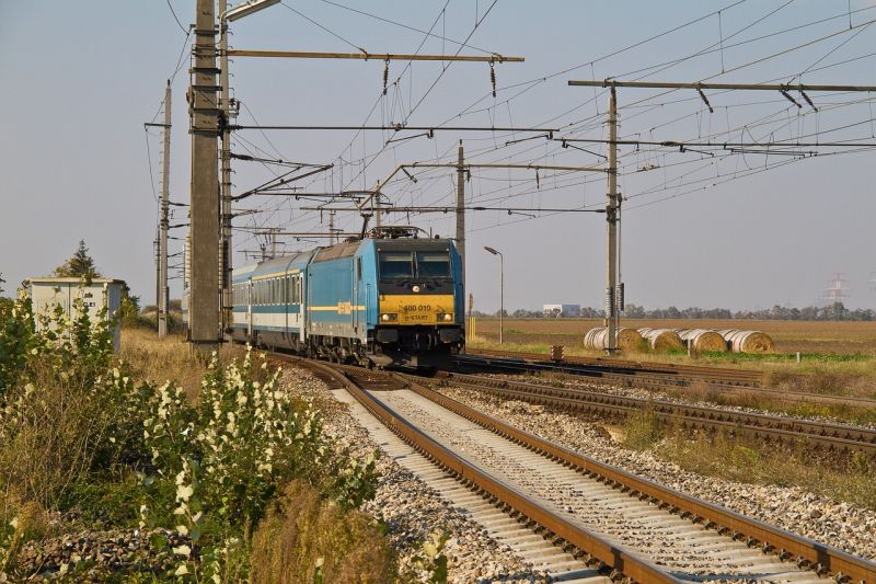 Mészárosék képtelenek visszaadni a személyforgalomnak egy hosszú ideje javítgatott nemzetközi vasútvonalat