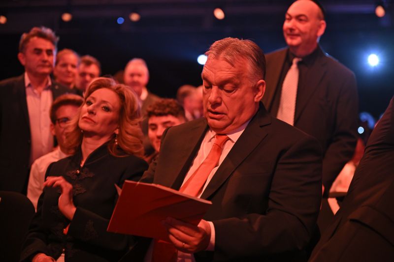 "Menet közben nem cserélünk lovat" – újabb két évig lesz a Fidesz elnöke Orbán Viktor, van még benne bőven "szufla" 