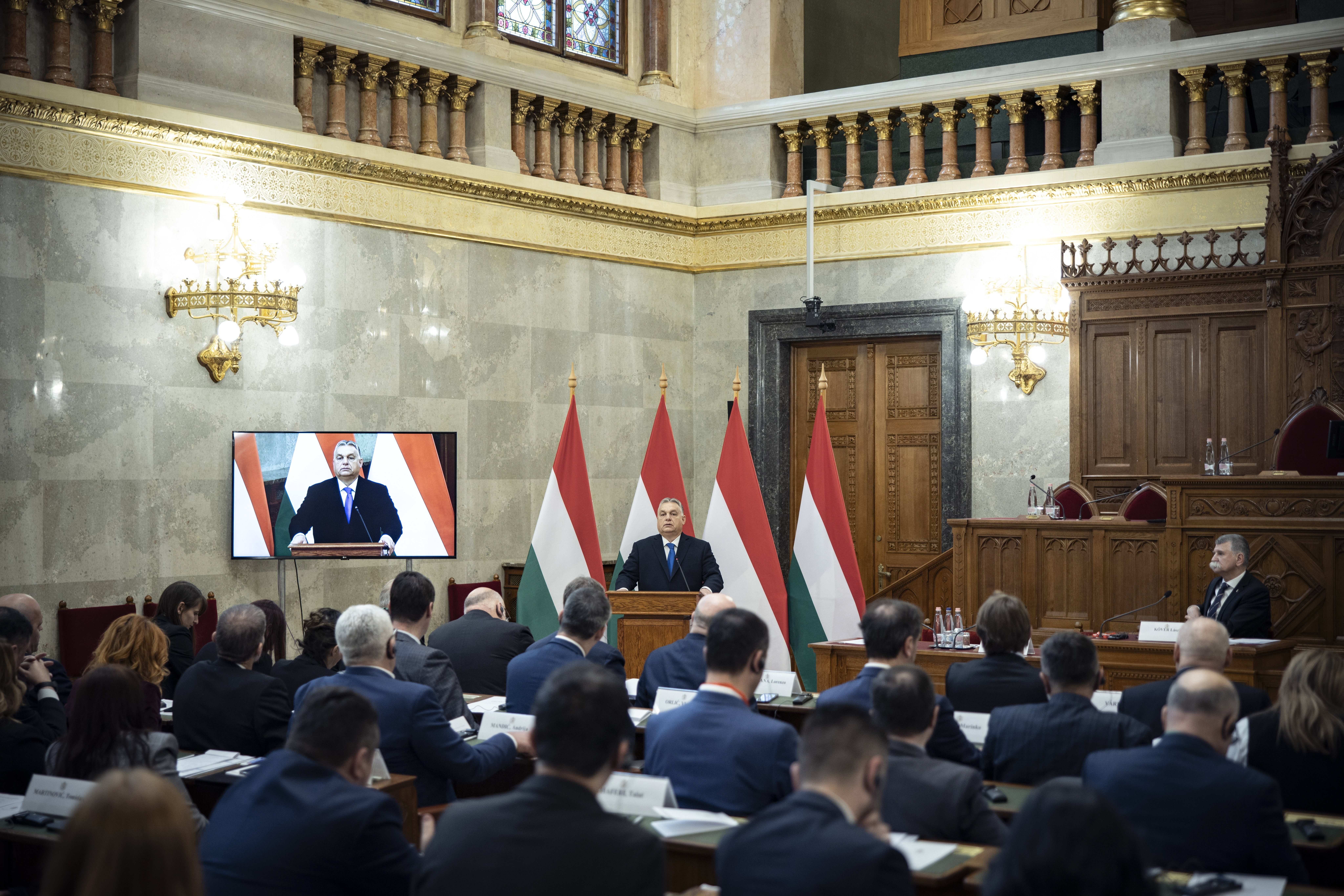 Orbán harcra buzdít 