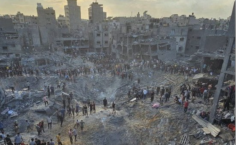 Gáza legnagyobb menekülttáborát bombázta Izrael, több tucatnyian haltak meg