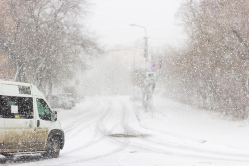 A tomboló hóvihar magyar turistákat is beszorított – Kirándulóhelyen rekedtek