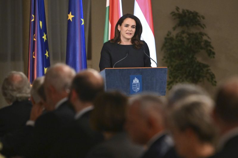Novák Katalin elvette hét ember magyar állampolgárságát