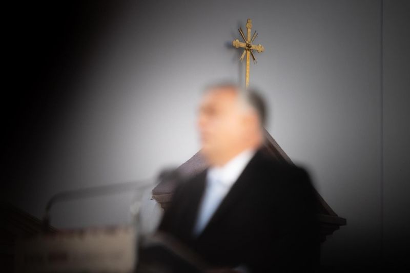 Itt a visszavágás Menczernek, védekezik az igazgató, akit keresztényüldözéssel vádolt – Magyarország, XXI. század: „Krisztust követem”