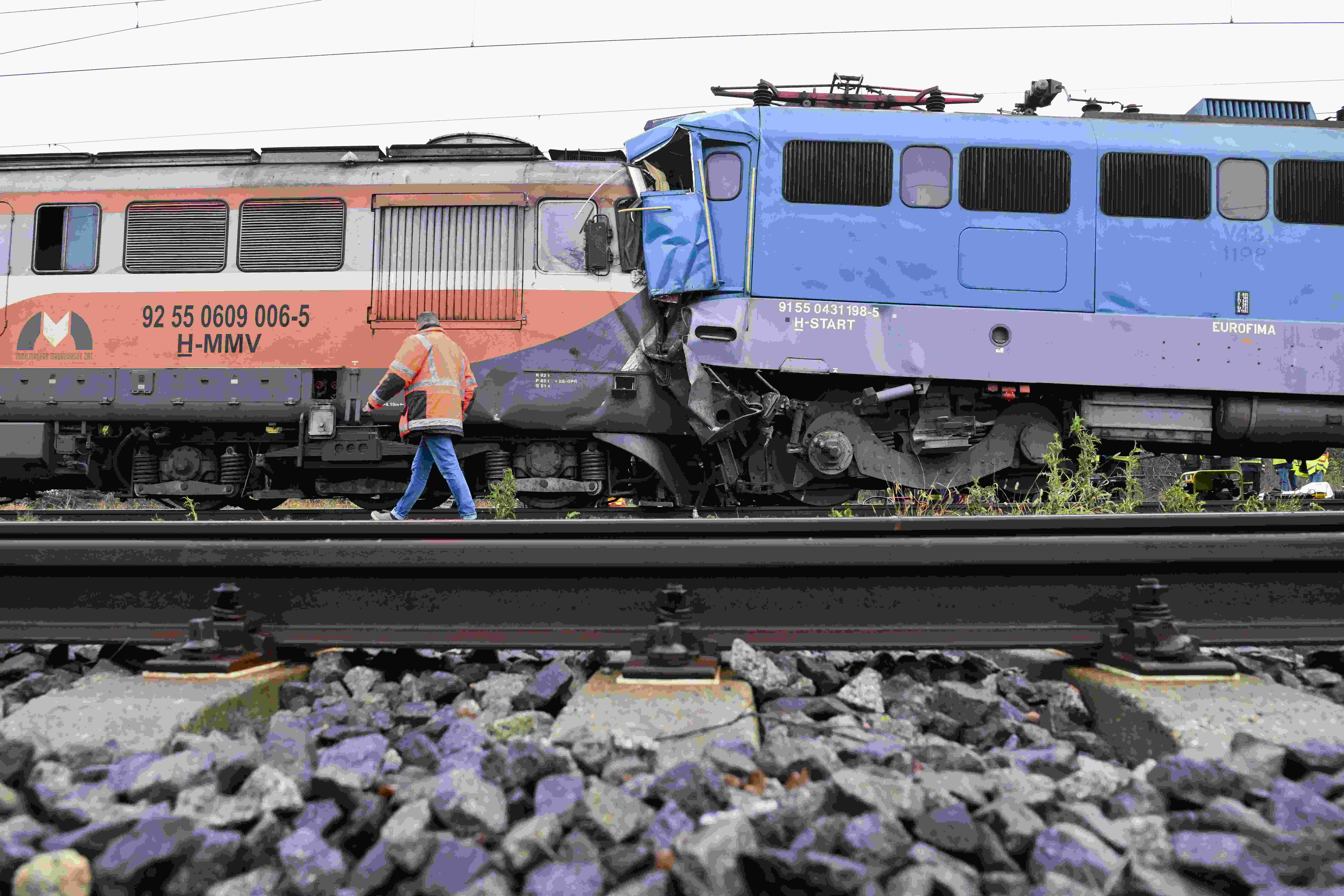 Sápi vonatbaleset: A MÁV szerint mindent megtett a forgalomirányító azzal, hogy a hangosbemondón szólt 