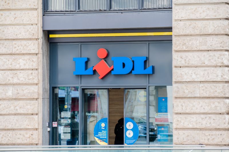 Több mint félmillió forintos fizetésért keresnek eladókat a Lidl egyik üzletébe