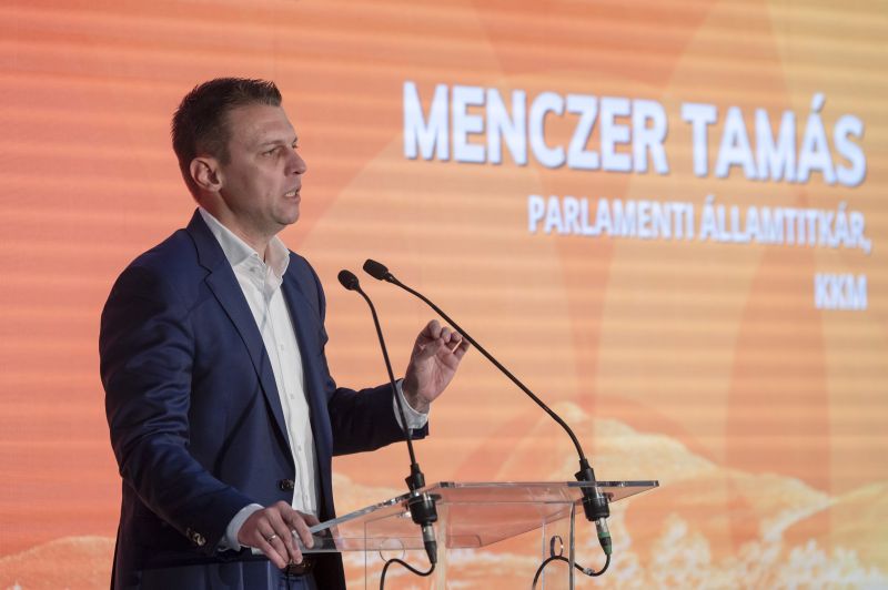 Menczer: „Ukrajnában nyolc évvel ezelőtt kezdték el elvenni a magyar közösség jogait”