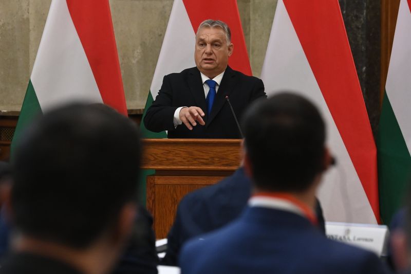 Orbán ma a parlamentben is felszólal, hogy Ukrajna ellen kampányoljon, hiába kérnek mást a kárpátaljai magyarok