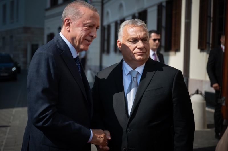 Erdogan együtt gálázik Orbán Viktorral és Novák Katalinnal a MÜPA-ban