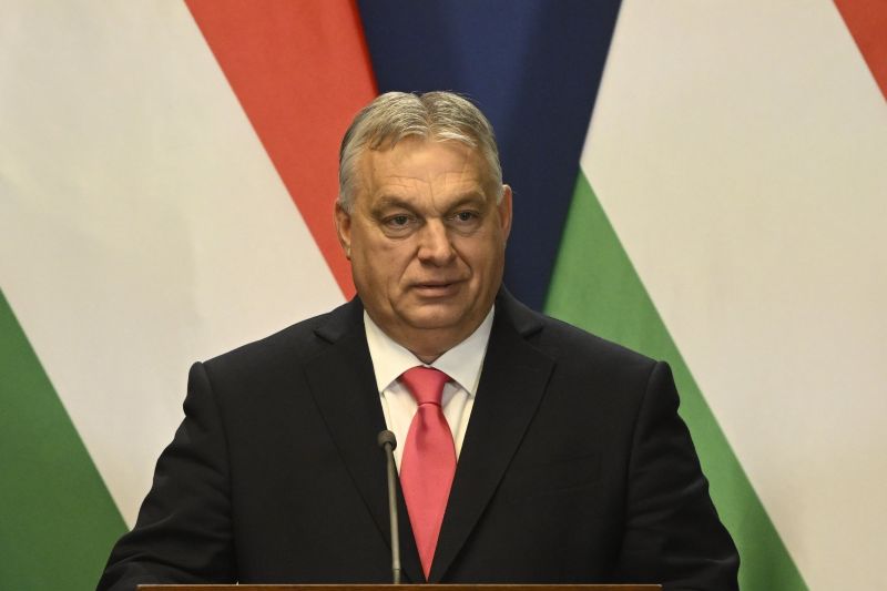DK: "Amikor Orbán Viktor kinyitja a száját az EU-ban, akkor Vlagyimir Putyin szavai jönnek ki rajta"
