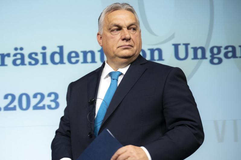 Durva kritika Orbánról egy EP-képviselőtől: inkább Putyin szövetségese, mint EU-tag, lábbal tiporja a jogállamiságot, túszul ejti országát