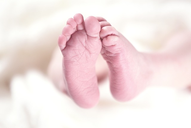 Nyomoznak a nyíregyházi kórházban a császármetszés után elhunyt egyik kismama ügyében, akinek ikrei születtek – videó
