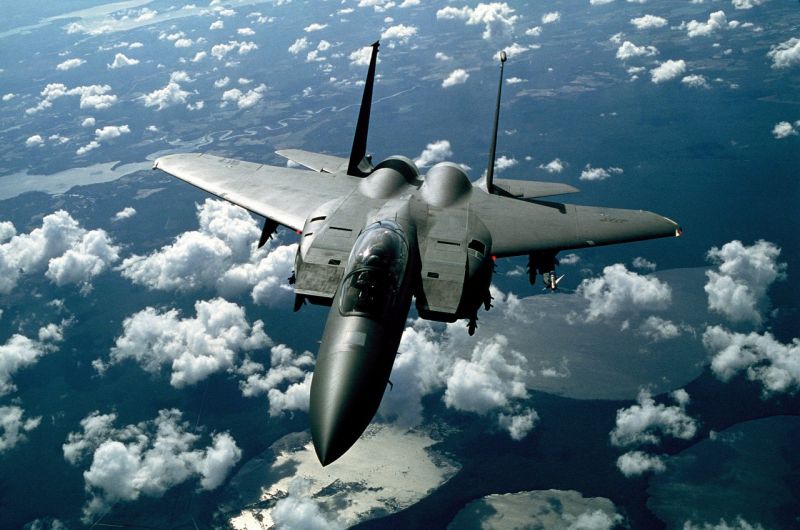 Közös légicsapást mért a húszik állásaira a brit és az amerikai légierő
