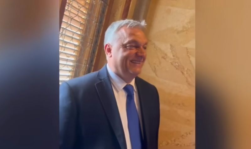 Orbán Viktor önmagával az élen flexel azzal, milyen divatosak kormányának tagjai – videó 