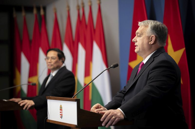 Orbán uniós kereskedelmi alkut ígért a vietnami kormányfőnek