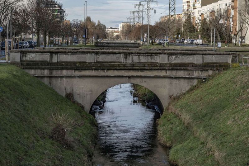 Napi több ezer liter termálvíz folyhat a Rákos-patakba a Bosnyák téri óriásberuházásból
