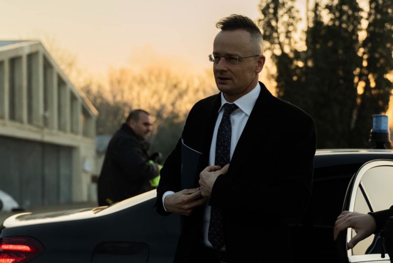 Szijjártó elindult Kárpátaljára, hogy előkészítse az Orbán-Zelenszkij csúcstalálkozó