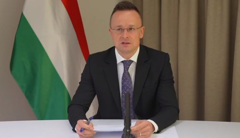 Szijjártó őrjöng: ellenséges hangvételű üzenetet olvasott fel a lengyel miniszterelnöknek