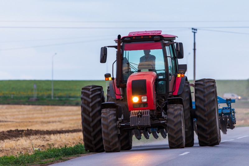 Tiltakozna a gazda! Sok milliós traktorok lepik el a Belvárost