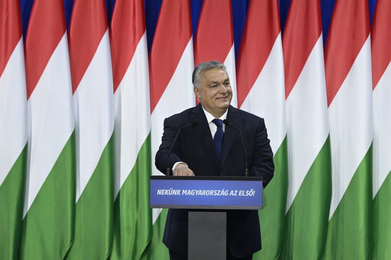 Orbán Viktor hadiipari és katonai megállapodásokat is köt Svédországgal