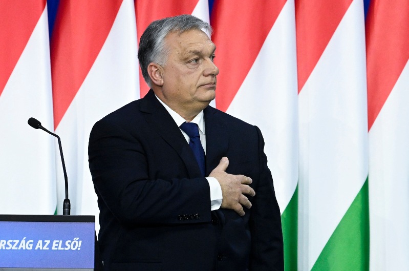 The Guardian: Szuperbotrány, amibe bele kellene buknia Orbán Viktornak