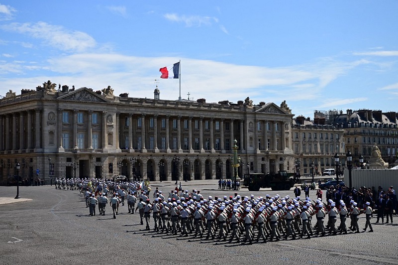 Párizs továbbra is kitart francia katonák Ukrajnába küldése mellett