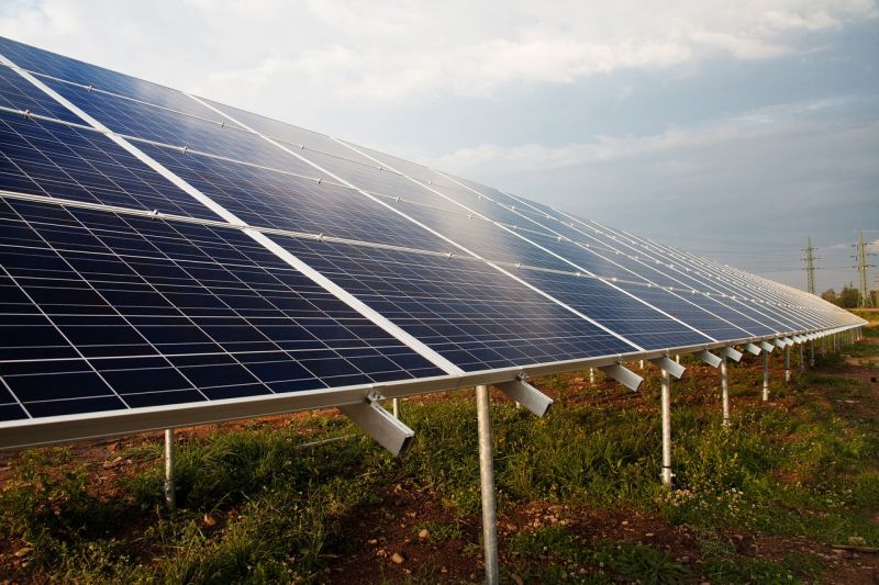 900 milliárd forintos napelemparkot építenének az akkugyárak Magyarországon