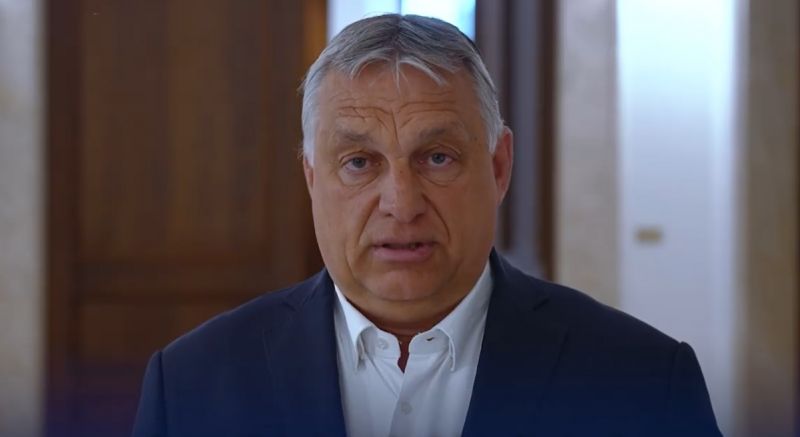Putyin-ellenes tüntetésen küldték el a fenébe Orbán Viktort