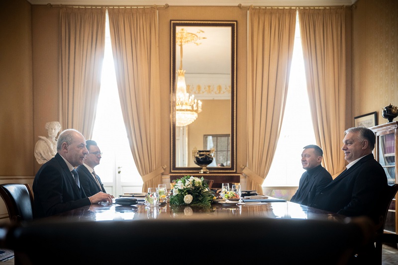 Udvariassági látogatás, vagy valami más… Orbán Viktor és Rogán Antal a Sándor-palotában járt