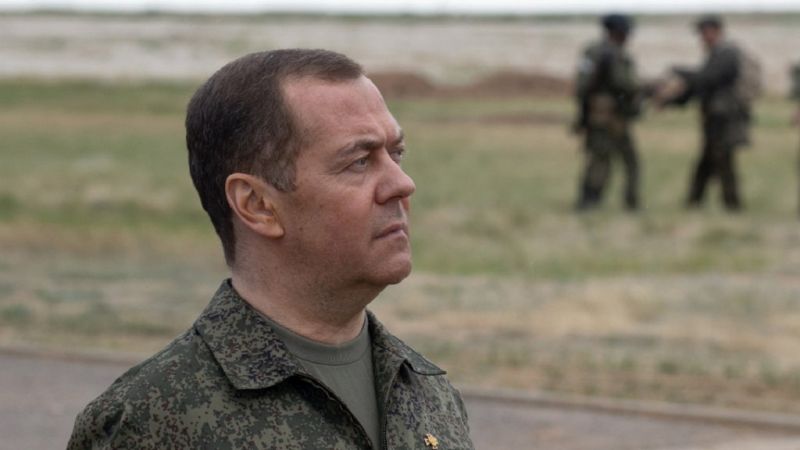 Medvegyev beleállt Bukarestbe: „A román, mint ismeretes, nem is nemzet”