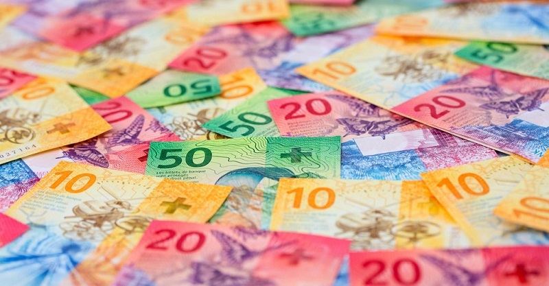 Svájci frankra ne fájjon a fogad, már több mint 411 forintot kérnek érte
