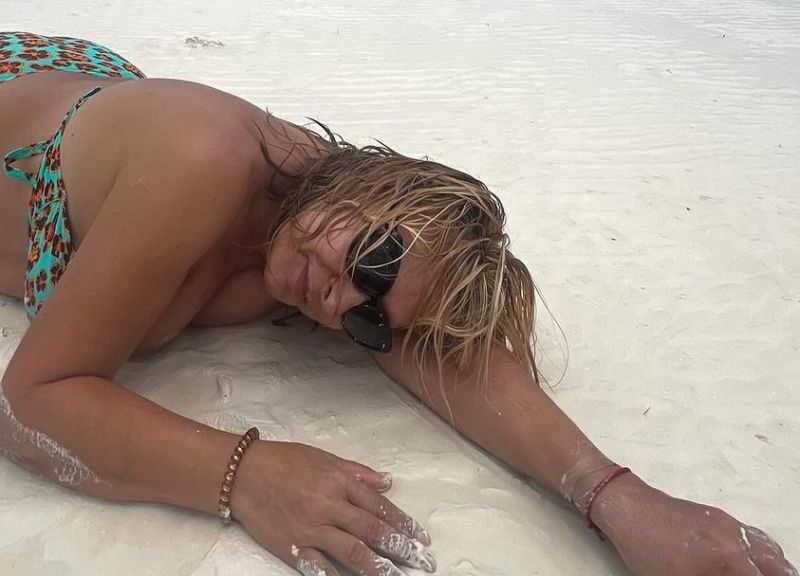 Szulák Andrea 60 éves lett – szexi bikinis fotókkal ünnepelt