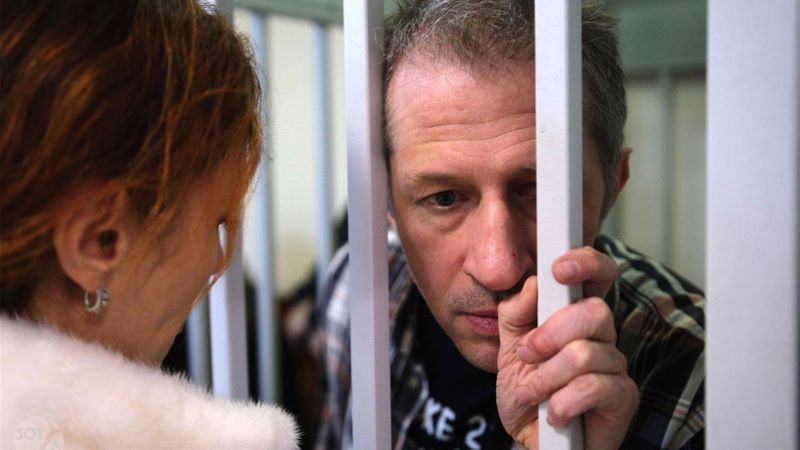 Minden ukrántól bocsánatot kért egy börtönre ítélt orosz újságíró 