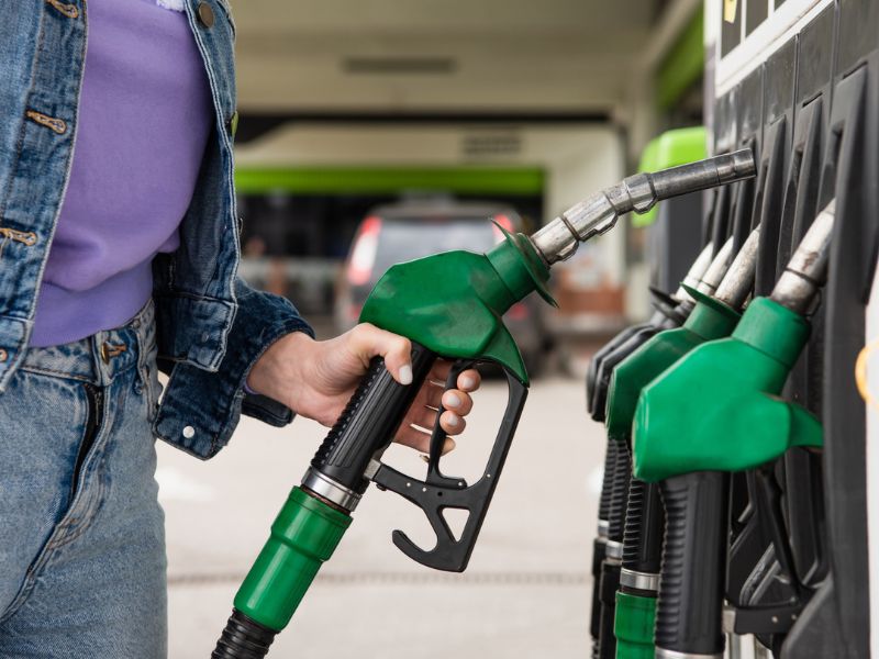 A gazdaság márpedig dübörög – A régióban megint itthon a legdrágább a benzin