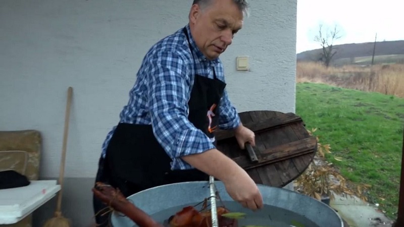Nincs feltámadás Orbán-poszt nélkül – Most mindenki megtudhatta, hogy főzi a sonkát a kormányfő