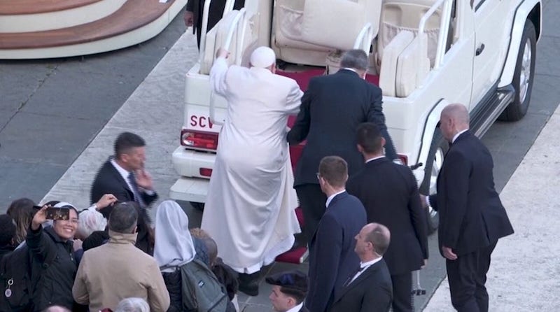  Nézze meg! Szívfacsaró állapotban van Ferenc pápa 