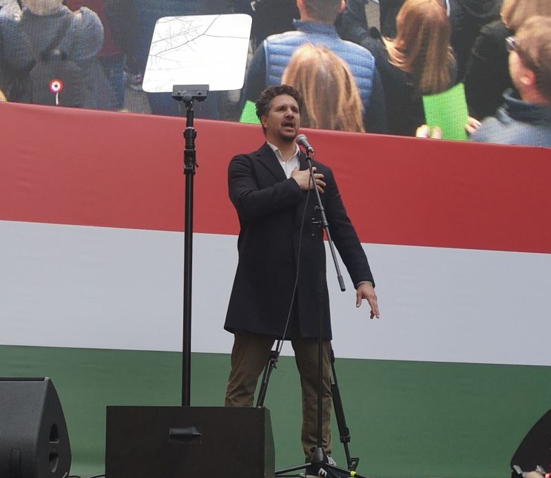 A Talpra Magyarok arca kénytelen otthon kerülni a politikát – Nagy Ervin édesapja ugyanis imádja Orbán Viktort