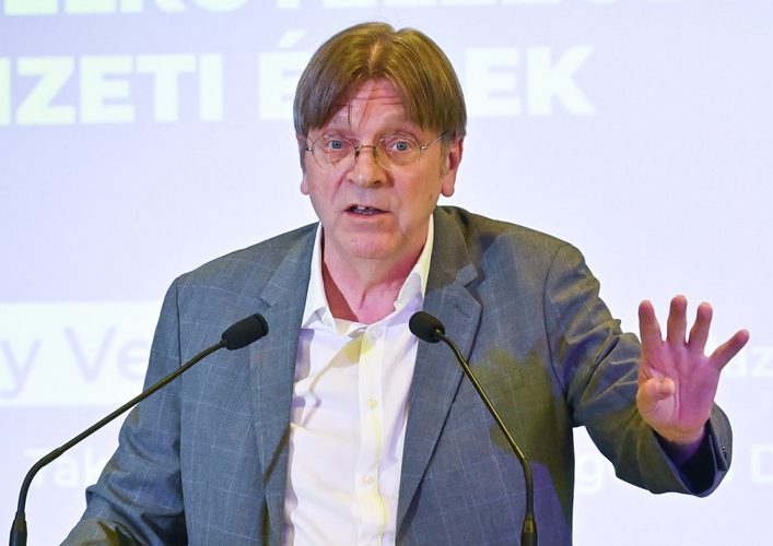 Bocsánatot kért a belga EP-képviselő és üzent a magyaroknak: „Verhofstadt a népem szégyene”