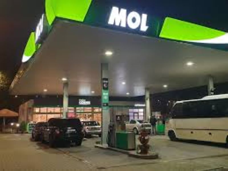 Itt az újabb áremelés a benzinkutakon: egyre több magyar teheti le az autót