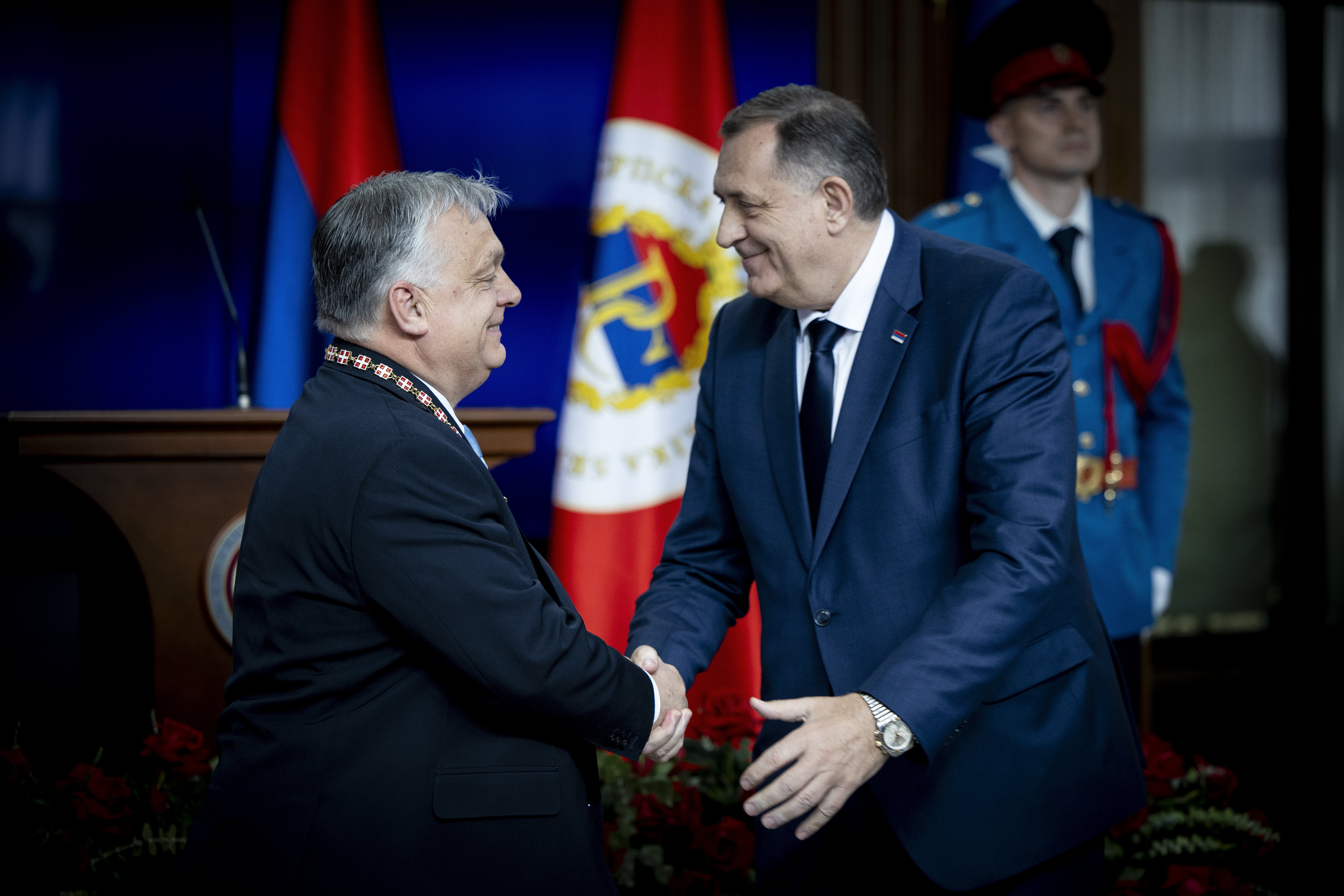 Orbán Viktor szeparatista barátjától olyan díjat vehetett át, amit Milosevic és Putyin is megkapott már 