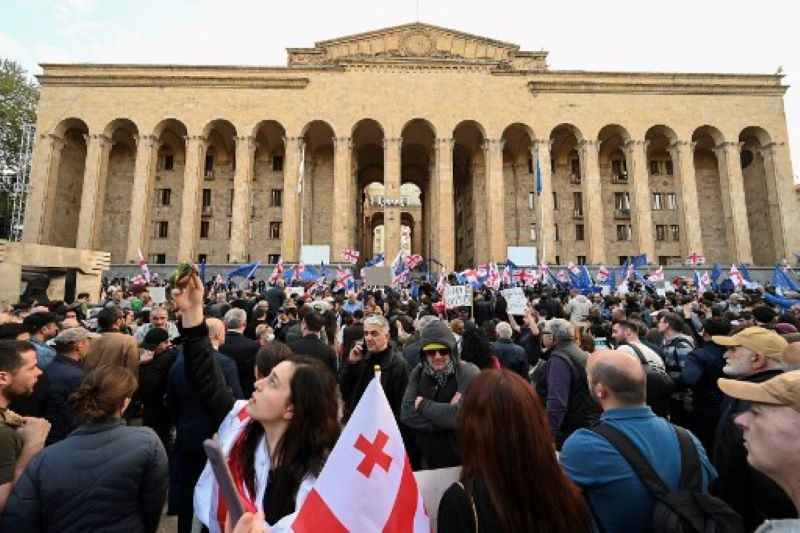Ez az igazi Sztárboksz – Összeverekedtek a georgiai honatyák a tbiliszi parlamentben