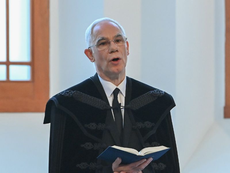Nem engedi el a püspöki székét Balog Zoltán – „Részünkről az ügy le van zárva” és pont