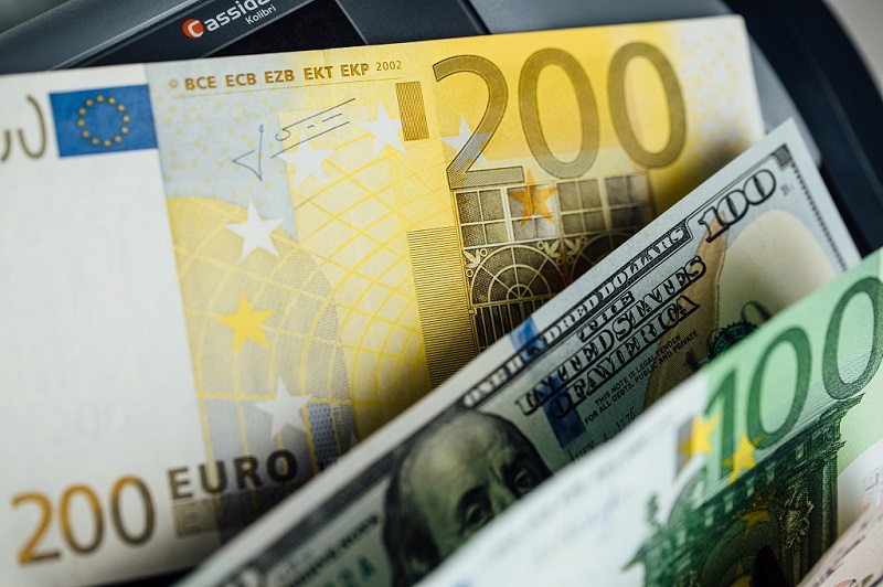 Totálisan beszakadt a forint, megint 400 felett a svájci frank – Jön az államcsőd?