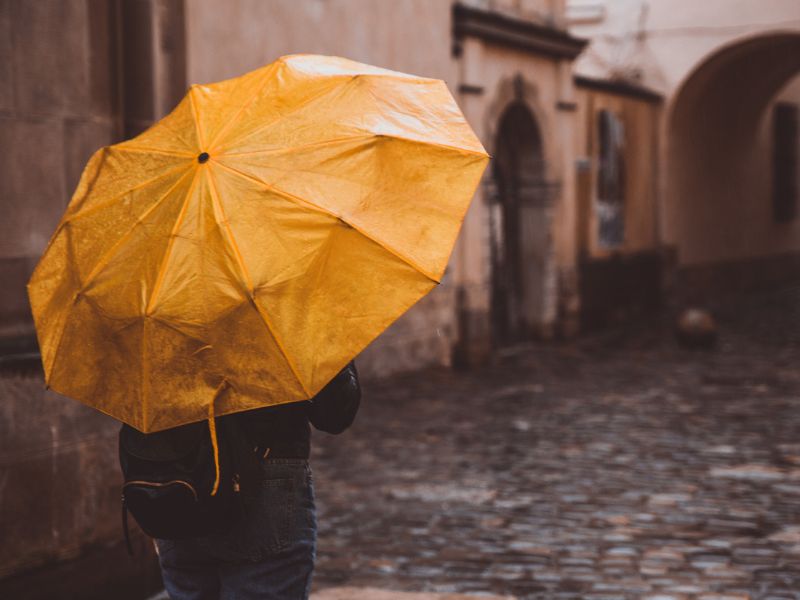 Brutális idő teszi tönkre a keddet – Ne tegye még el a kabátot és az esernyőt!