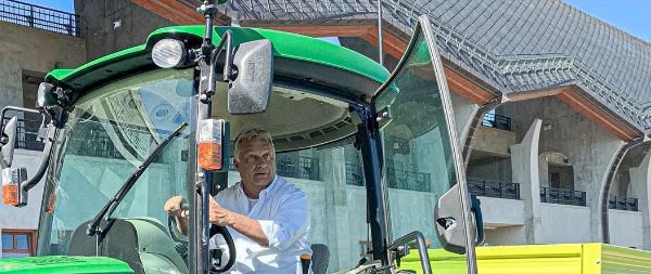 Kiderült! Orbán Viktor a mezőgazdaságból szerezte első fizetését, hagymát válogatott – volt idő, amikor még keményen dolgozott