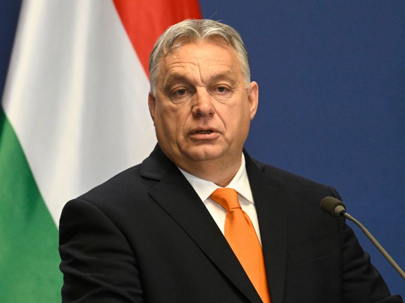 Minden lenne Orbán Viktor, de szerény biztosan nem