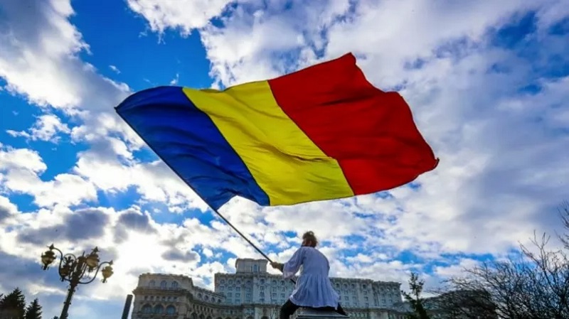 Gazdasásági csőd felé száguld az ország – Szégyen, de az osztrák helyett már a román életszínvonalat üldözzük