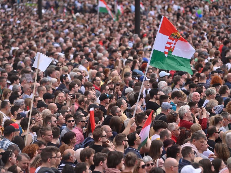 Titkos katonai akció zajlott Magyar Péter tüntetésén – vajon mi volt az MTVA célja? 